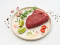 Udziec wołowy 0,5 kg na talerzu.png